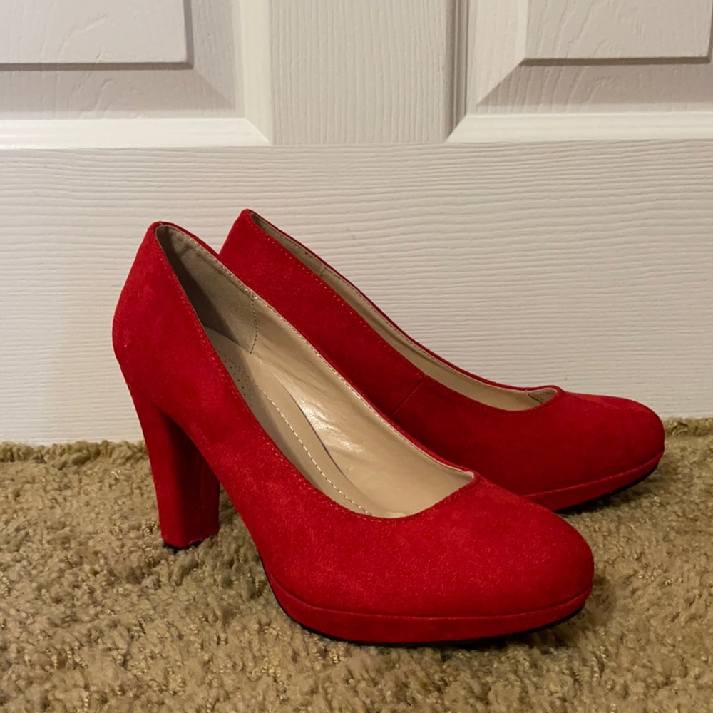 Forever Red Heels size 8
